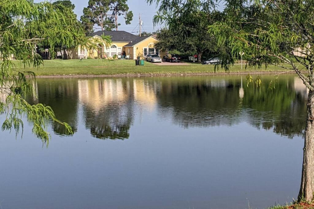Port Saint Lucie A Little Piece Of Heaven- Peaceful Lake View Apartment- 1 Min From I95 And Turnpike Port St. Lucie Екстер'єр фото